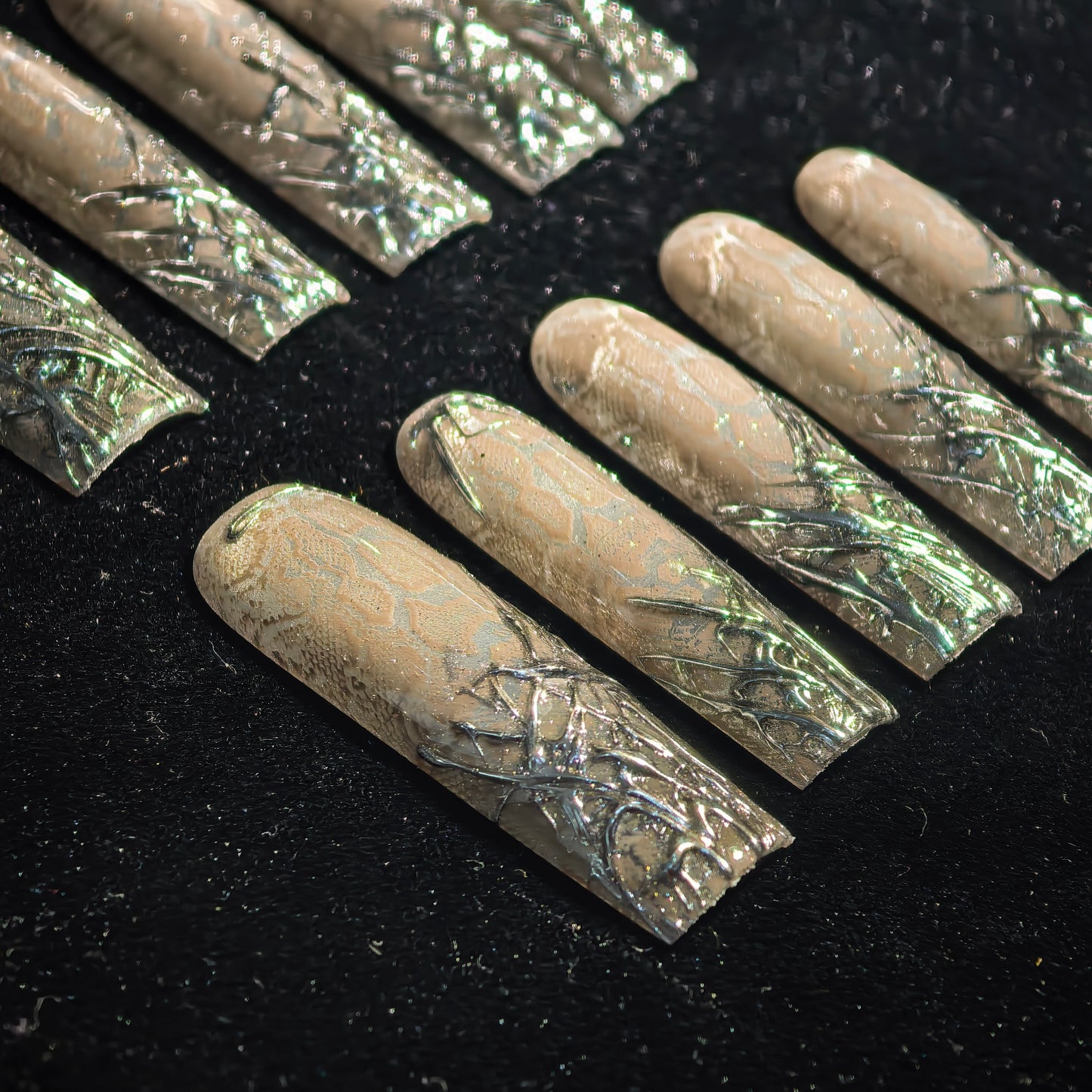 Gothic Stiletto Press On Nails with Cracked Glass & Metallic Accents, Fake Nails Extensions for Women, Hand-Painted 3D Reusable Nail Tips (10PCS) â Easy Apply Long Fake Nails