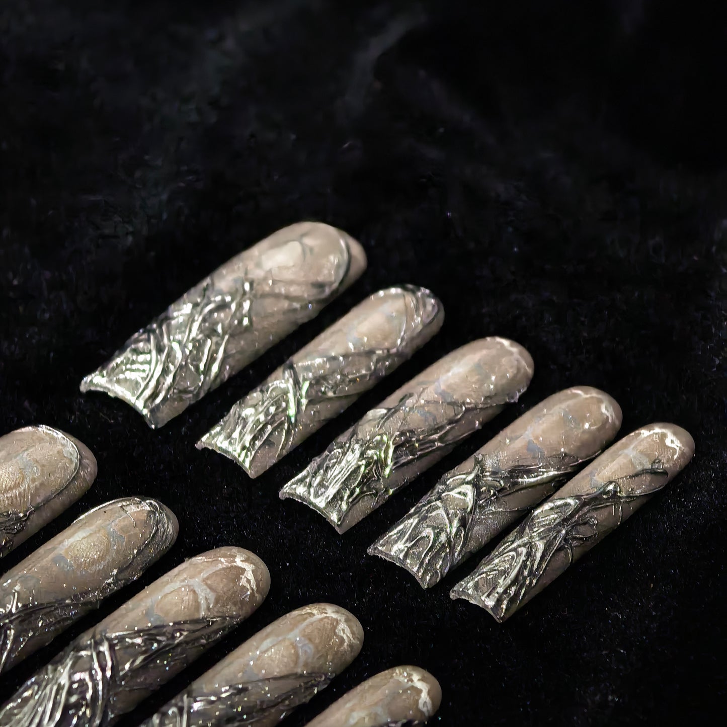 Gothic Stiletto Press On Nails with Cracked Glass & Metallic Accents, Fake Nails Extensions for Women, Hand-Painted 3D Reusable Nail Tips (10PCS) – Easy Apply Long Fake Nails